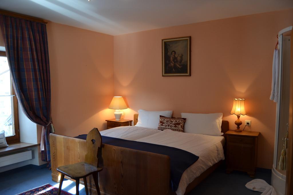 Garni Fluela Susch Hotel Стая снимка