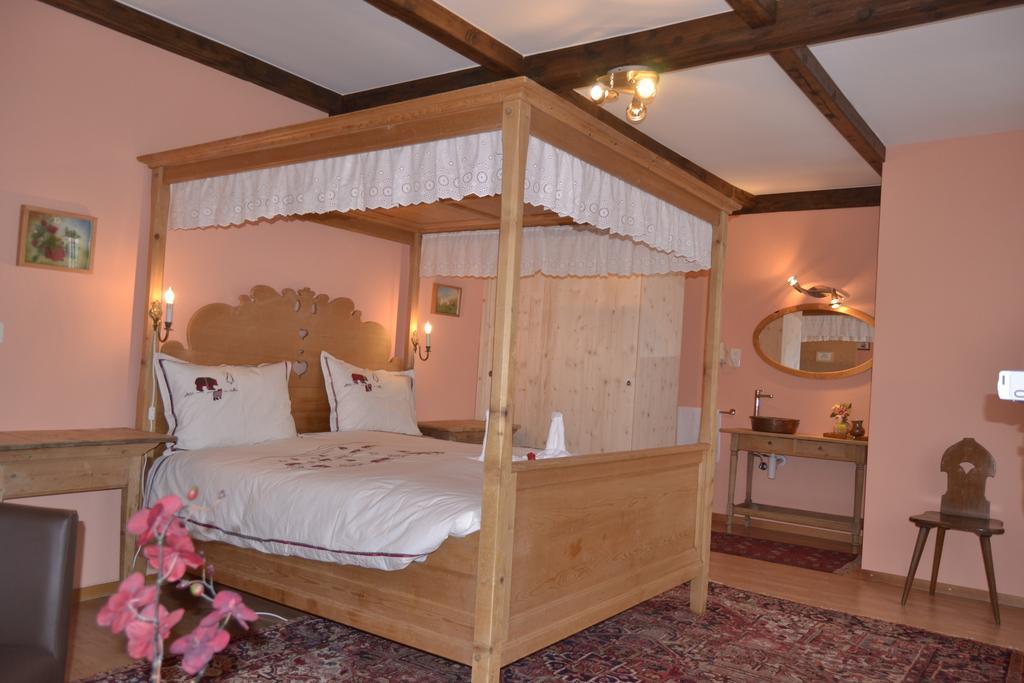Garni Fluela Susch Hotel Стая снимка