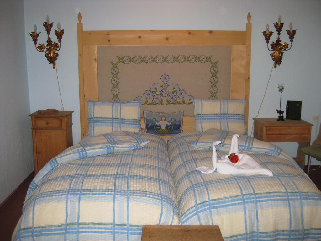 Garni Fluela Susch Hotel Стая снимка