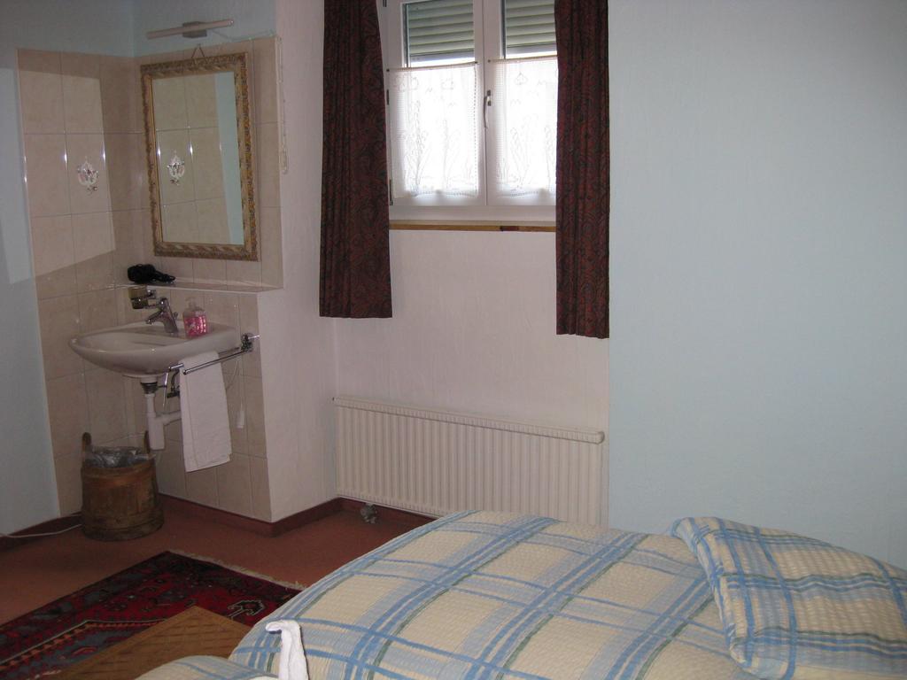 Garni Fluela Susch Hotel Стая снимка